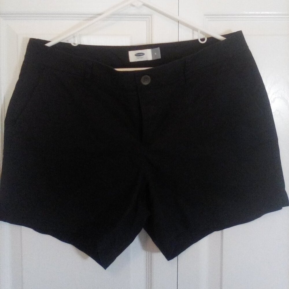 Old Navy black 5 inch seam shorts size 8 never worn